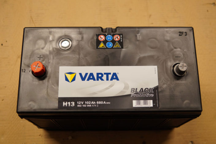 Varta Batterie baugleich Vetus Marine Ansicht von oben